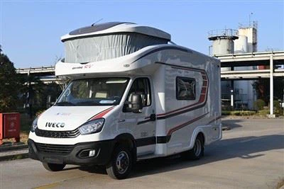 Star Milkway Classic Iveco alváz pop-top lakóautó